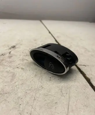 Mercedes-Benz E AMG W211 Tailgate opening switch A2118211151 SWF501890