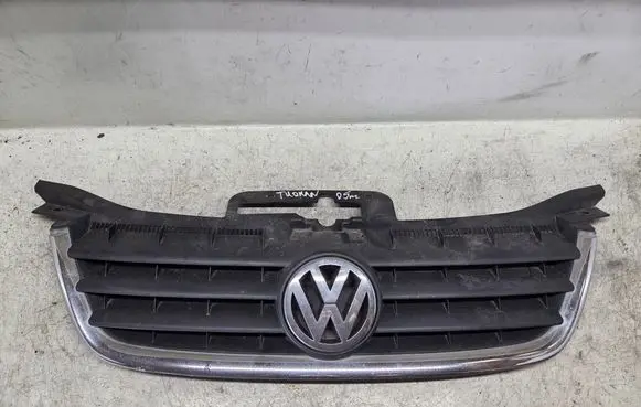 Volkswagen Touran I Front bumper upper radiator grill