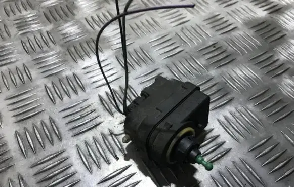 Headlight level adjustment motor