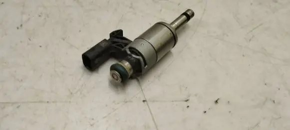 Skoda Octavia Mk3 (5E) Fuel injector 04e906036t