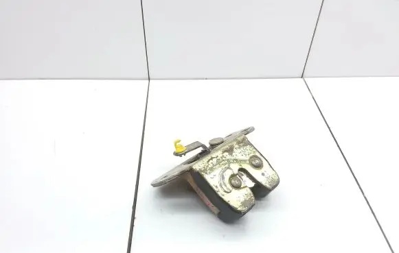 Mitsubishi Carisma Tailgate/trunk/boot lock/catch/latch 2397