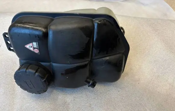 Mercedes-Benz E W211 Coolant expansion tank/reservoir 2115000049 A2115000049