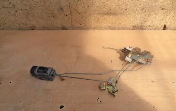 Nissan Navara Front door lock