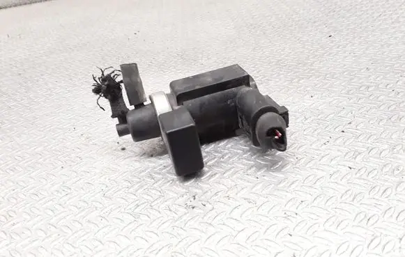 Skoda Superb B5 (3U) Turbo solenoid valve 8E0906628