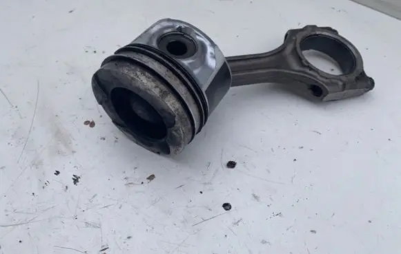 Toyota Corolla Verso AR10 Piston with connecting rod 7HA 17723