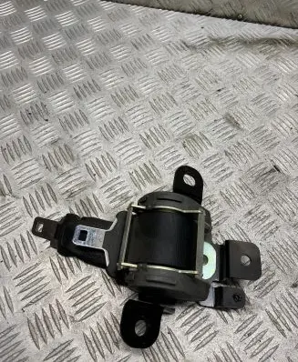 Middle seatbelt (rear)