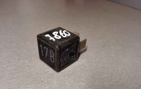 Volkswagen Golf III Other relay 357927843