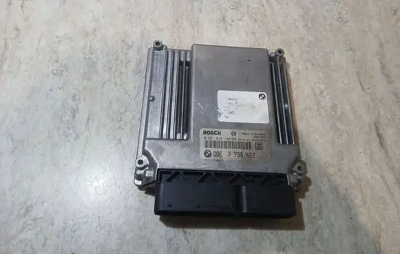 BMW 5 E60 E61 Engine control unit/module 0281012190