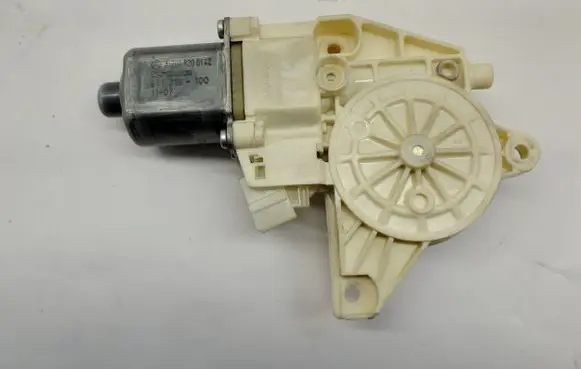 Mercedes-Benz C W204 Front door window regulator motor A2048200142 971219100