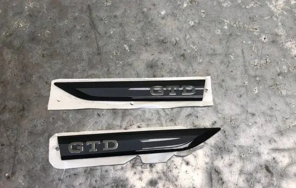 Volkswagen Golf VIII Fender model badge letters 5H0853688BBILI 5H0853688B