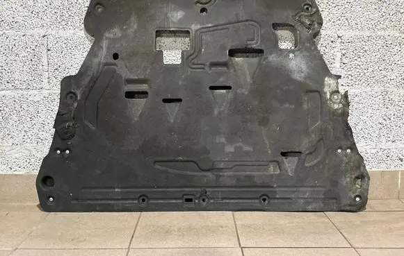 Volvo S60 Engine splash shield/under tray 31497612