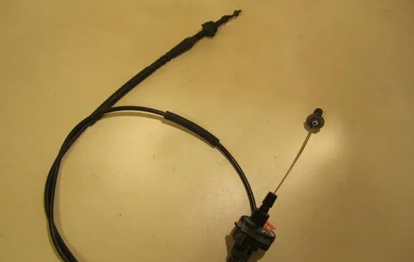Volkswagen Golf IV Throttle cable 1J0723555AB