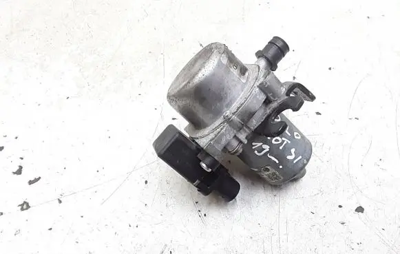 Volkswagen Polo VI Vacuum pump 1K0612181F