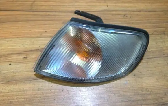 Nissan Primera Front indicator light