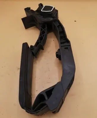 Mercedes-Benz E W211 Accelerator throttle pedal A2113000904
