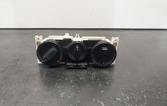 Volkswagen PASSAT B5.5 Climate control/heater control trim 1J0820045M