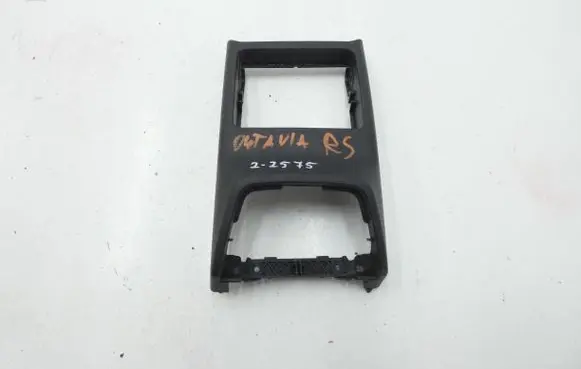 Skoda Octavia Mk3 (5E) Ashtray trim (rear) 5E0857289