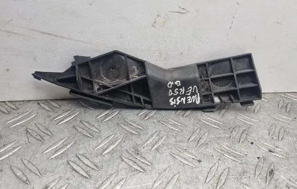 Toyota Avensis Verso Front bumper mounting bracket 370N