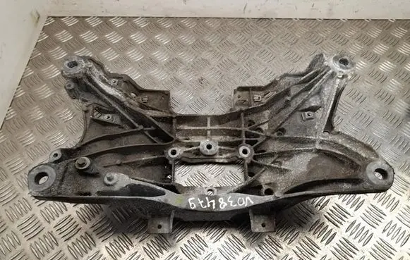Volkswagen Touareg III Engine mounting bracket 4M0399262N