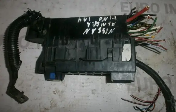 Nissan Almera Tino Comfort/convenience module 7154707030 24382bv015