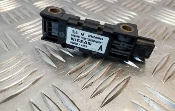 Nissan Primera Airbag deployment crash/impact sensor 98830AY00A 0285003019