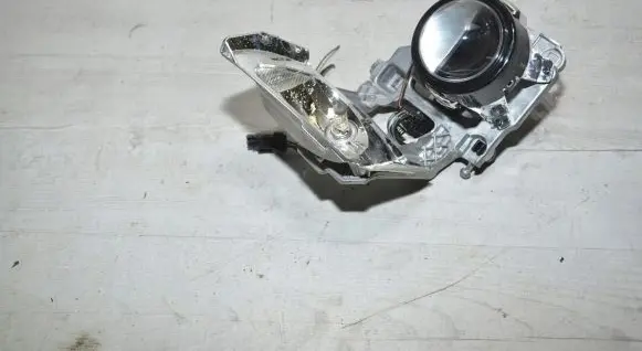 Headlight/headlamp dust cover