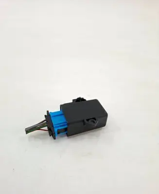 Volkswagen Transporter - Caravelle T5 Seat heating relay 5K0959772A