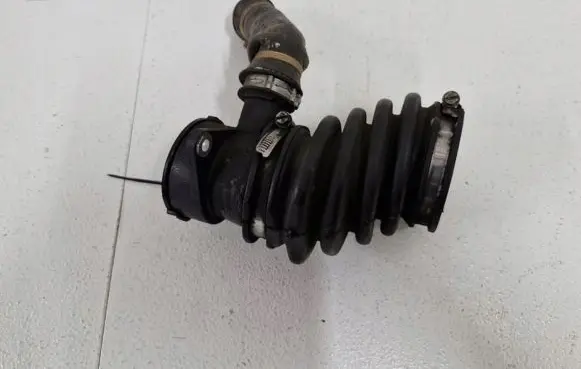 Volvo V40 Air intake hose/pipe AV61-9C623-CC