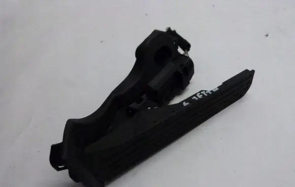 Volkswagen Jetta VI Accelerator throttle pedal 1K1723503AR