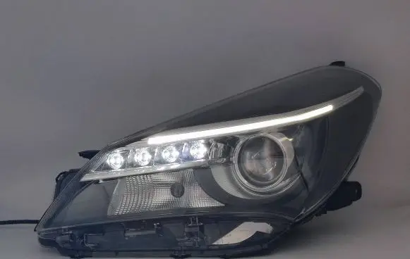 Toyota Yaris Headlight/headlamp 3900