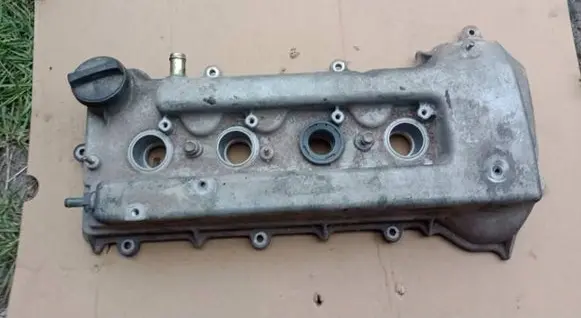 Toyota Corolla Verso E121 Rocker cam cover 