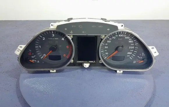 Audi A6 Allroad C5 Speedometer (instrument cluster) 4F0920900S