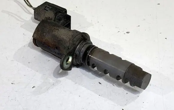 Toyota Avensis T250 Camshaft position sensor 1533028020