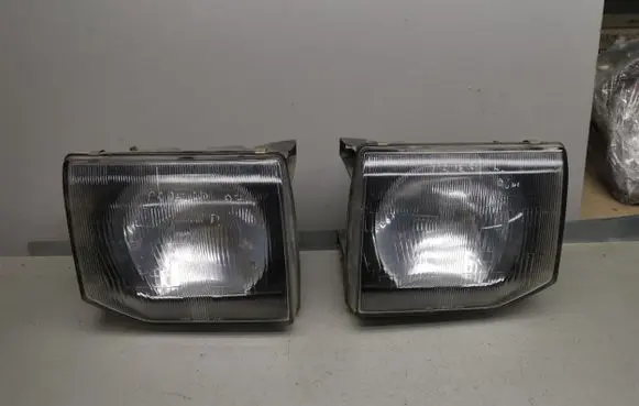 Mitsubishi Pajero Headlights/headlamps set 11037746