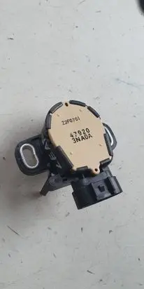 Nissan Leaf I (ZE0) Brake pedal sensor switch
