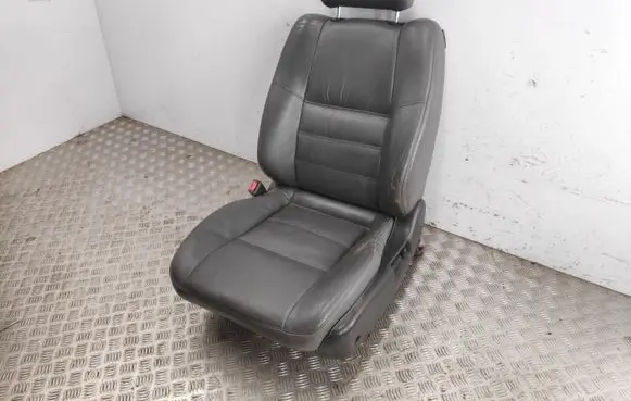 Nissan Pathfinder R50 Front driver seat 