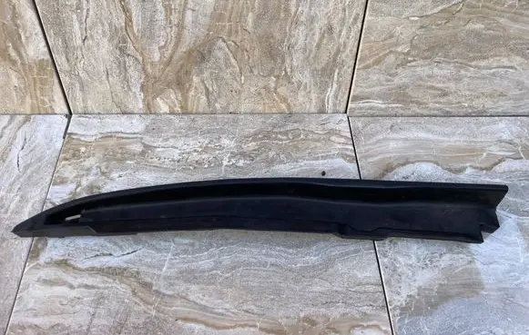 Maserati Ghibli Fender end trim 670009240