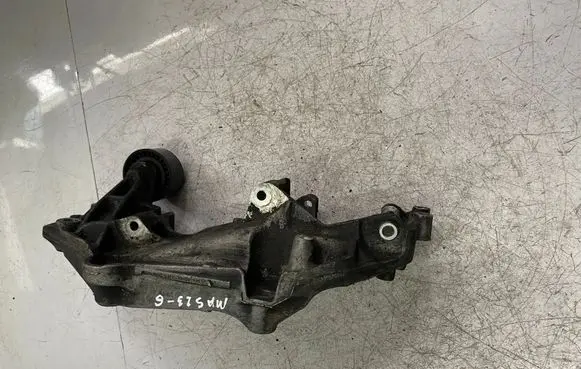 Renault Master III Generator/alternator bracket 117103703R