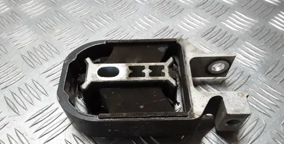 Volvo V40 Engine mount bracket 31359652