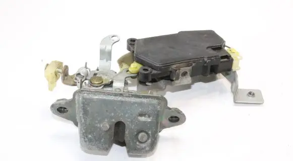 Subaru Impreza I Tailgate/trunk/boot lock/catch/latch