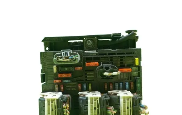 Citroen C4 Grand Picasso Fuse box set 9675877980 BEZPIECZNIKOW