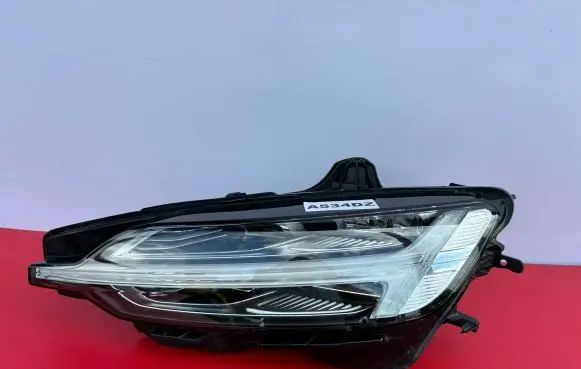 Volvo S60 Headlight/headlamp 32228815