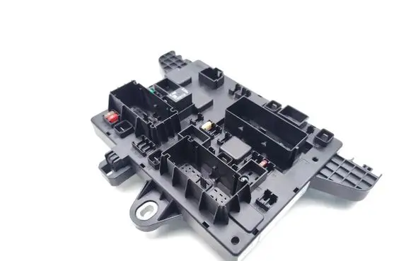 Opel Astra J Fuse module 13343949