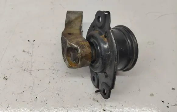 Volvo S40, V40 Engine mount bracket 30611471