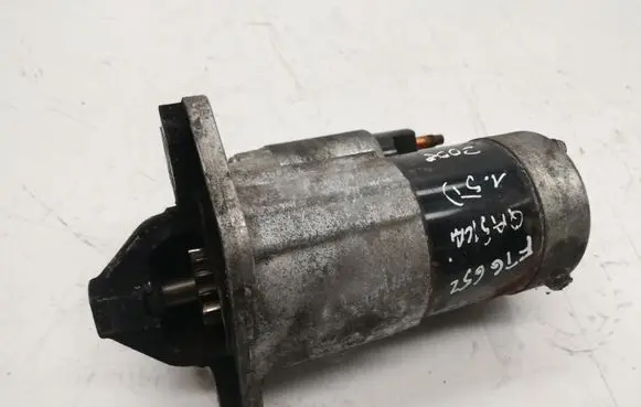 Nissan Qashqai Starter motor 8200584675A