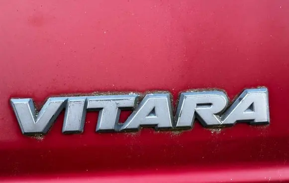Suzuki Vitara (ET/TA) Front door emblem/model letters 