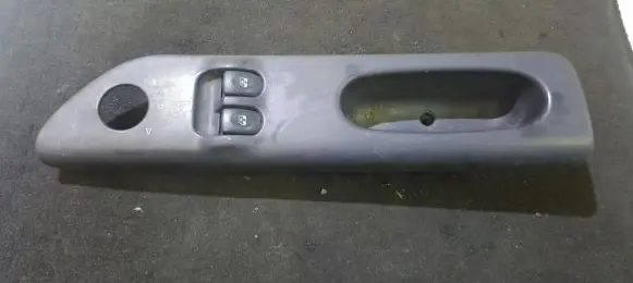 Renault Espace III Electric window control switch 7701708151