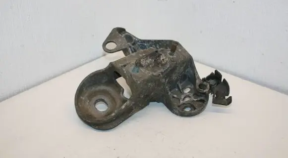 Audi A6 S6 C5 4B Engine mounting bracket 8E0199352D