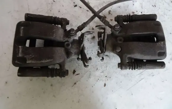 Opel Insignia A Rear brake caliper