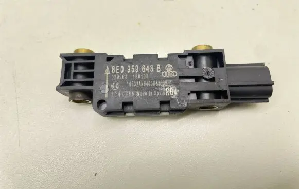 Audi A4 S4 B7 8E 8H Airbag deployment crash/impact sensor 8E0959643B 020963 020963180108